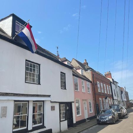 The Swan Inn Harwich Bagian luar foto