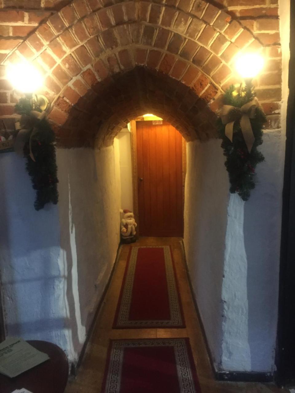 The Swan Inn Harwich Bagian luar foto